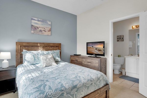 Queen Bedroom 3 (Angle)