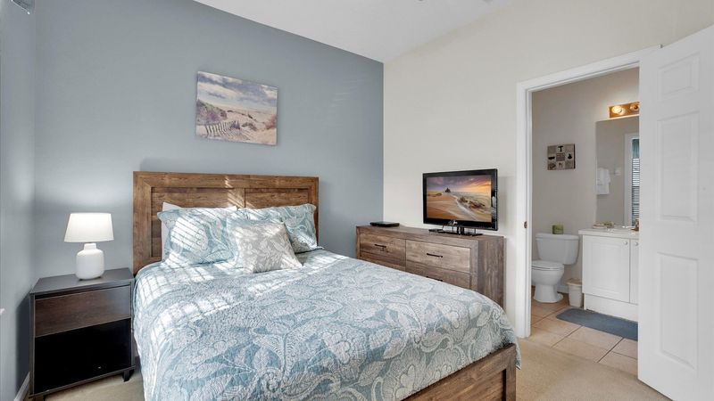 Queen Bedroom 3 (Angle)