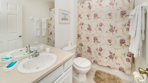 BunkBed Suite Bathroom Upstairs
Tub/Shower Combo
