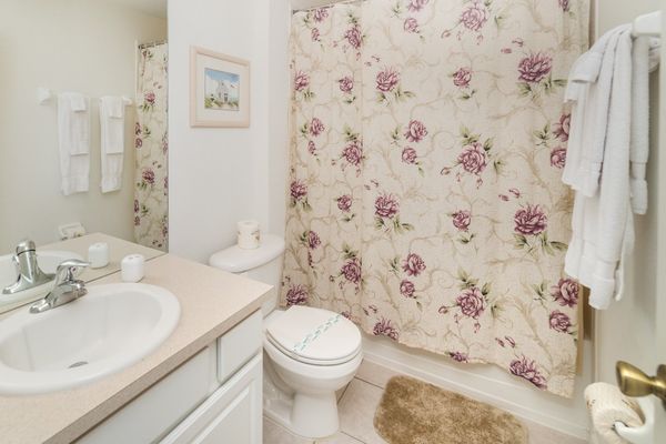 BunkBed Suite Bathroom Upstairs
Tub/Shower Combo