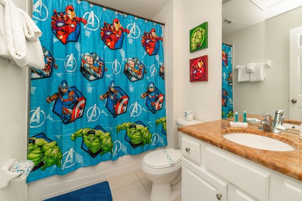 Twin Suite Bathroom 2 Upstairs
Tub/Shower Combo