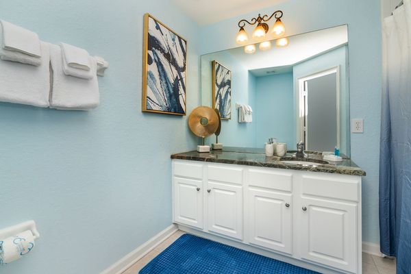 Master King Bathroom 1 Upstairs
Tub/Shower Combo