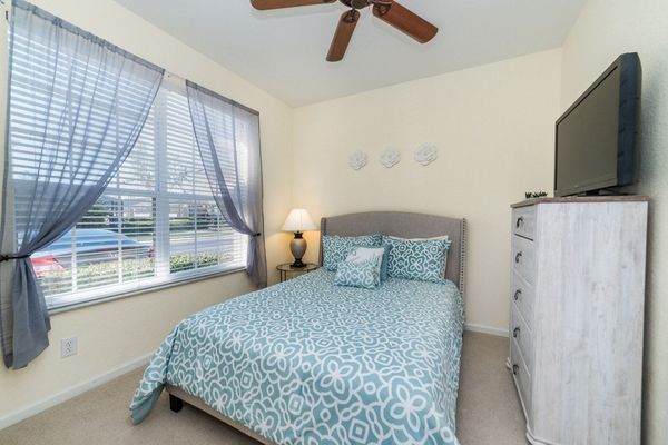 Queen Bedroom 3 Downstairs
Shared Bathroom
Shower