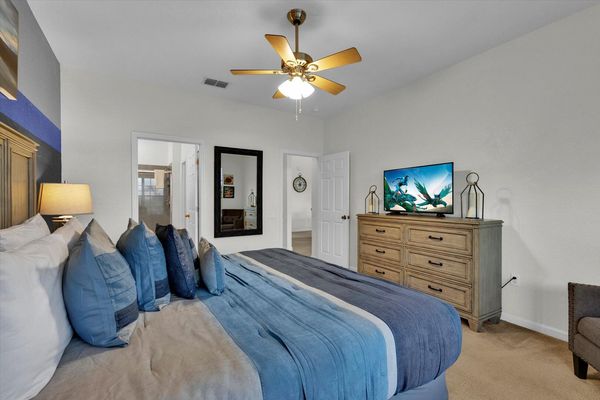 Master King Bedroom 1 (Angle)
43" TV