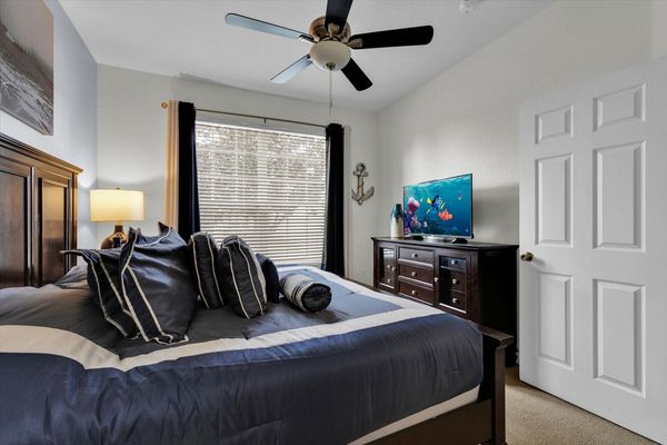 King Suite Bedroom 2 (Angle)
43" TV