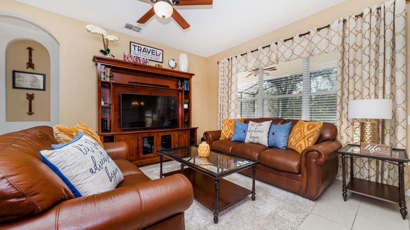 Family Room
55" Smart TV