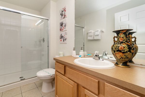 King Suite Bathroom (Bed 6)
(Shower)