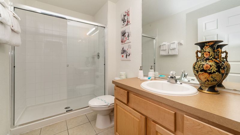 King Suite Bathroom (Bed 6)
(Shower)