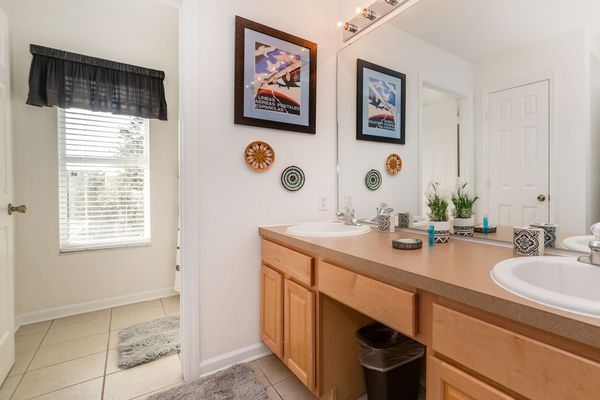 Hall Bathroom Upstairs
(Tub/Shower Combo)