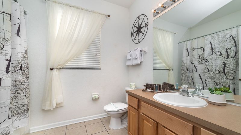 Hall Bathroom Downstairs 
(Tub/Shower Combo)