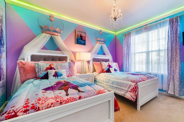 Two Twins Bedroom 5 Upstairs
24" TV
Frozen