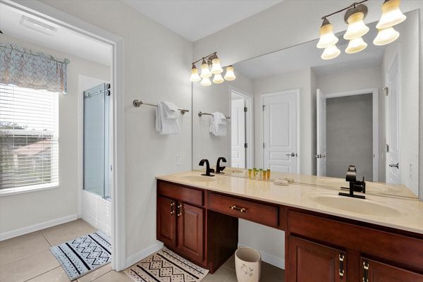 Hall Bathroom 3 Upstairs
Tub/Shower Combo