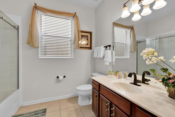 Hall Bathroom 2 Downstairs
Tub/Shower Combo