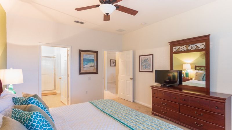 Master King Bedroom 1 (Angle)
32" Smart TV