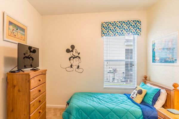 Two Twins Bedroom 3 (Angle)
32" TV