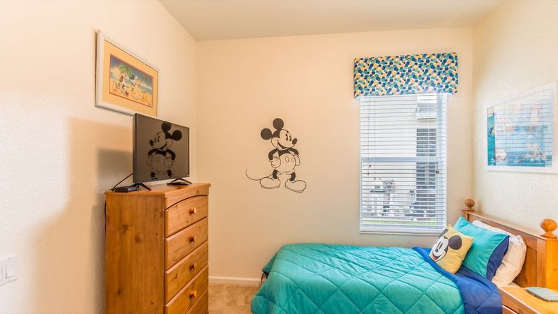 Two Twins Bedroom 3 (Angle)
32" Roku TV