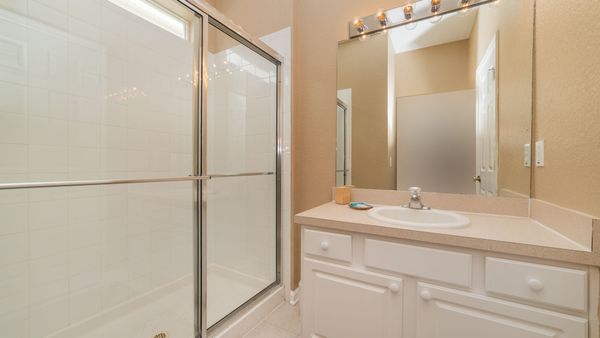 King Suite Bathroom 2
Downstairs
Shower