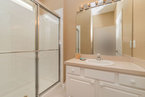 King Suite Bathroom 2
Downstairs
Shower