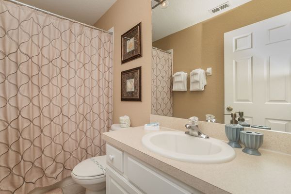 King Suite Bathroom 4 Upstairs
Tub/Shower Combo