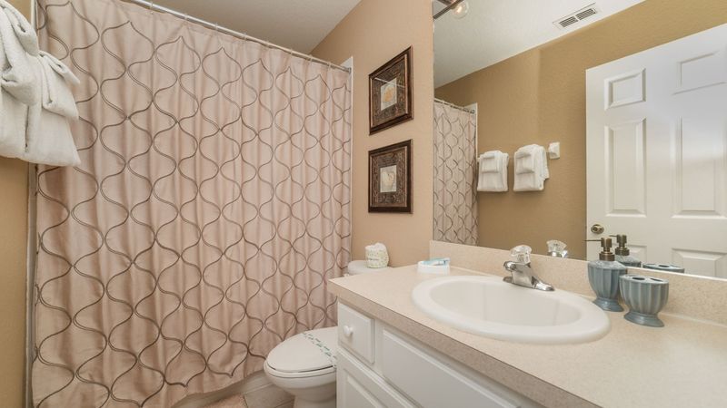 King Suite Bathroom 4 Upstairs
Tub/Shower Combo