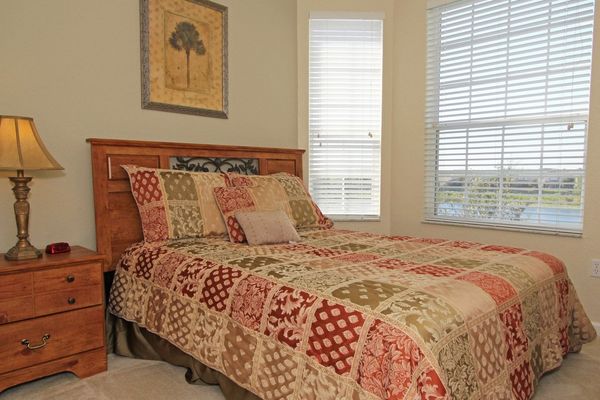 Queen Bedroom 2 
32" Roku TV