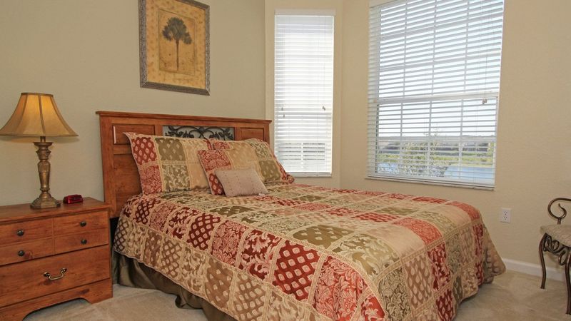 Queen Bedroom 2 
32" Roku TV