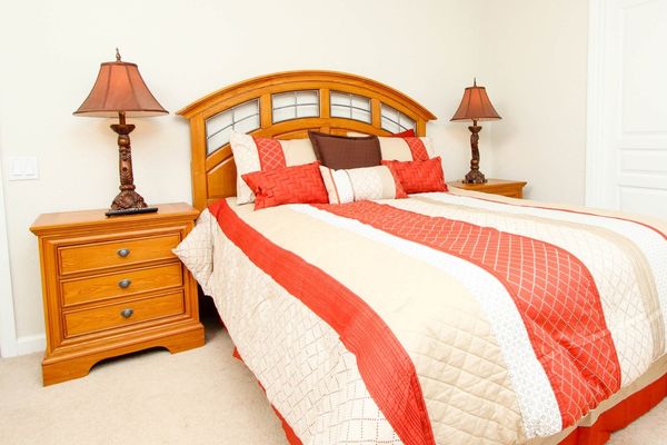 Queen Bedroom 3 Upstairs
43" Roku TV