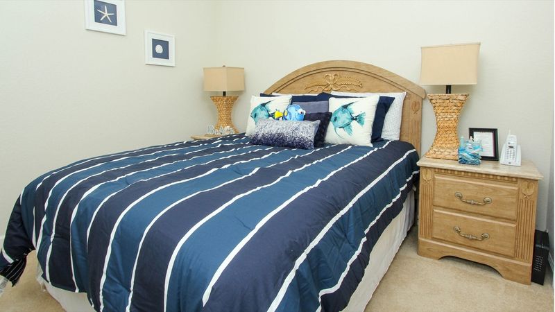 Queen Bedroom 2 Downstairs
43" Roku TV