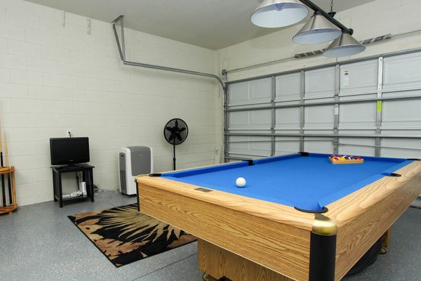 Game Room
43" Smart TV
Pool Table Foosball
Has AC