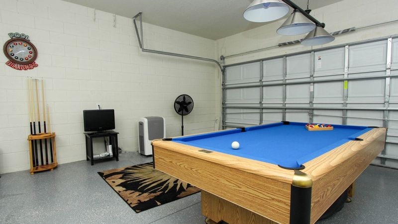 Game Room
43 " Smart TV
Pool Table Foosball
Has AC