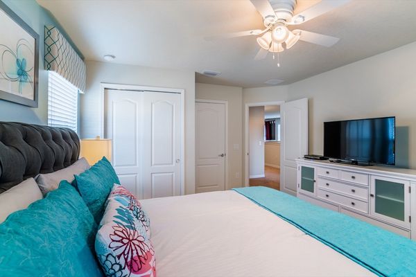 King Suite Bedroom 2
42" TV