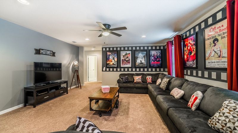 Loft
55" TV