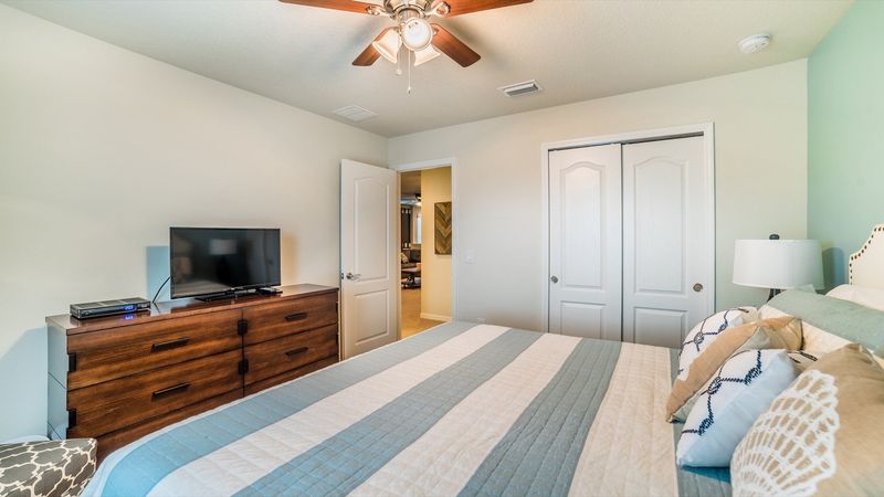 King Bedroom 5
32" TV