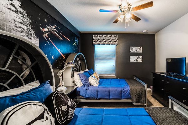 Twin/Double Bedroom 7
32" TV