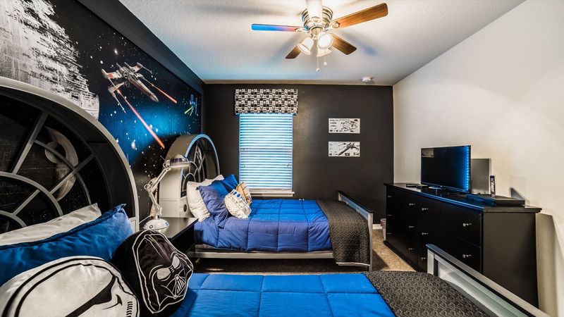 Twin/Double Bedroom 7
32" TV