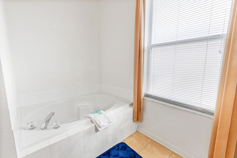Master King Bathroom 1 (Angle)
Tub