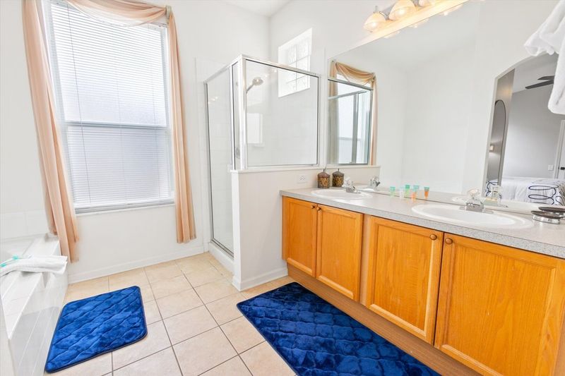Master King Bathroom 1
Shower