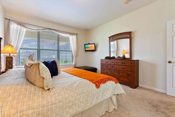 Master King bedroom 1 (Angle)
26" TV