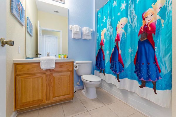 Hall Bathroom 3, Downstairs
Tub/Shower Combo