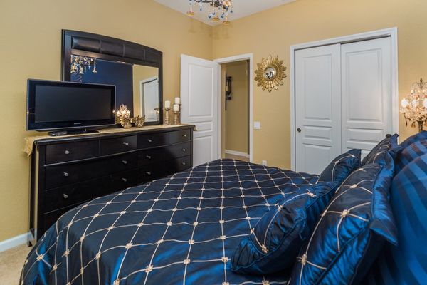 Queen Bedroom 2
26" TV