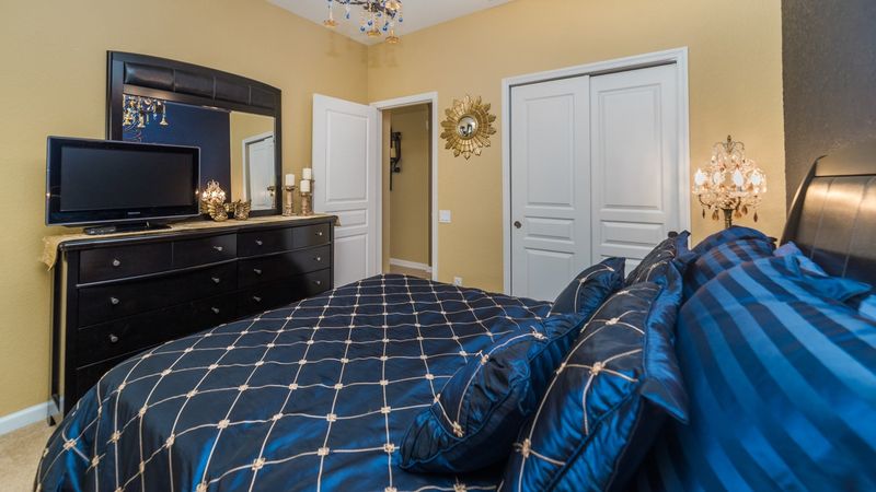 Queen Bedroom 2
26" TV