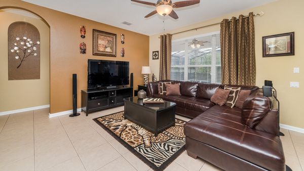 Family Room
55" TV 3D Blu-Ray
Sound System