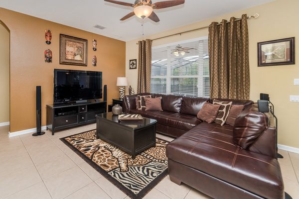 Family Room
55" TV 3D Blu-Ray
Sound System