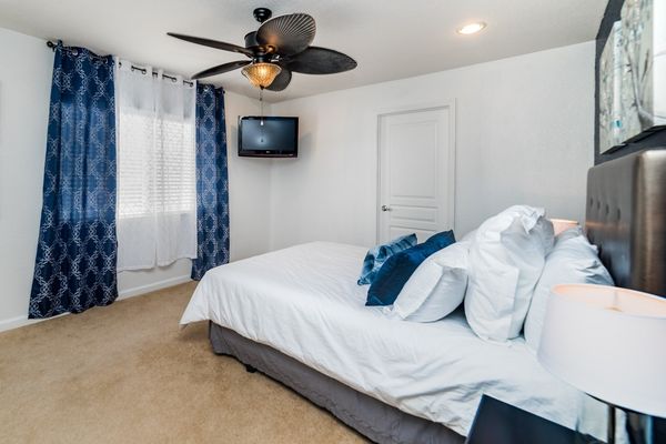 Queen Bedroom 3
32" Smart TV