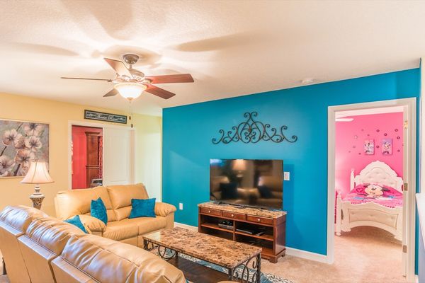 Loft
55" Roku TV
XBOX PS4