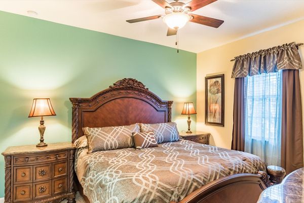 King Bedroom 2 Downstairs
Shared Bathroom-Shower
40" TV