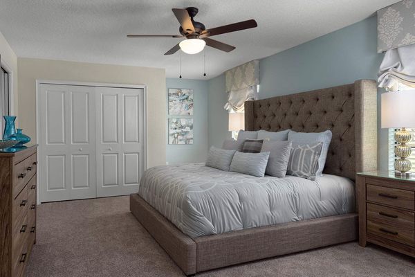 Master King Bedroom 1 Upstairs
Attached Bathroom
50" TV