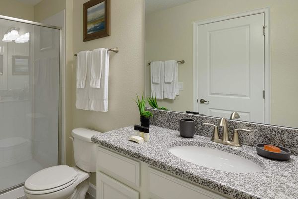 King Suite Bathroom Upstairs
(Bed 6)
Shower