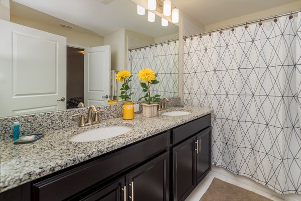 Master King Bathroom 1 Upstairs
Tub/Shower Combo