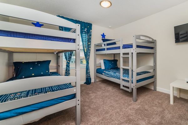 2 Sets Twin/Twin Bunks Bedroom 3
32" TV